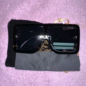 Oversized Shield Sunglasses – Glossy Black